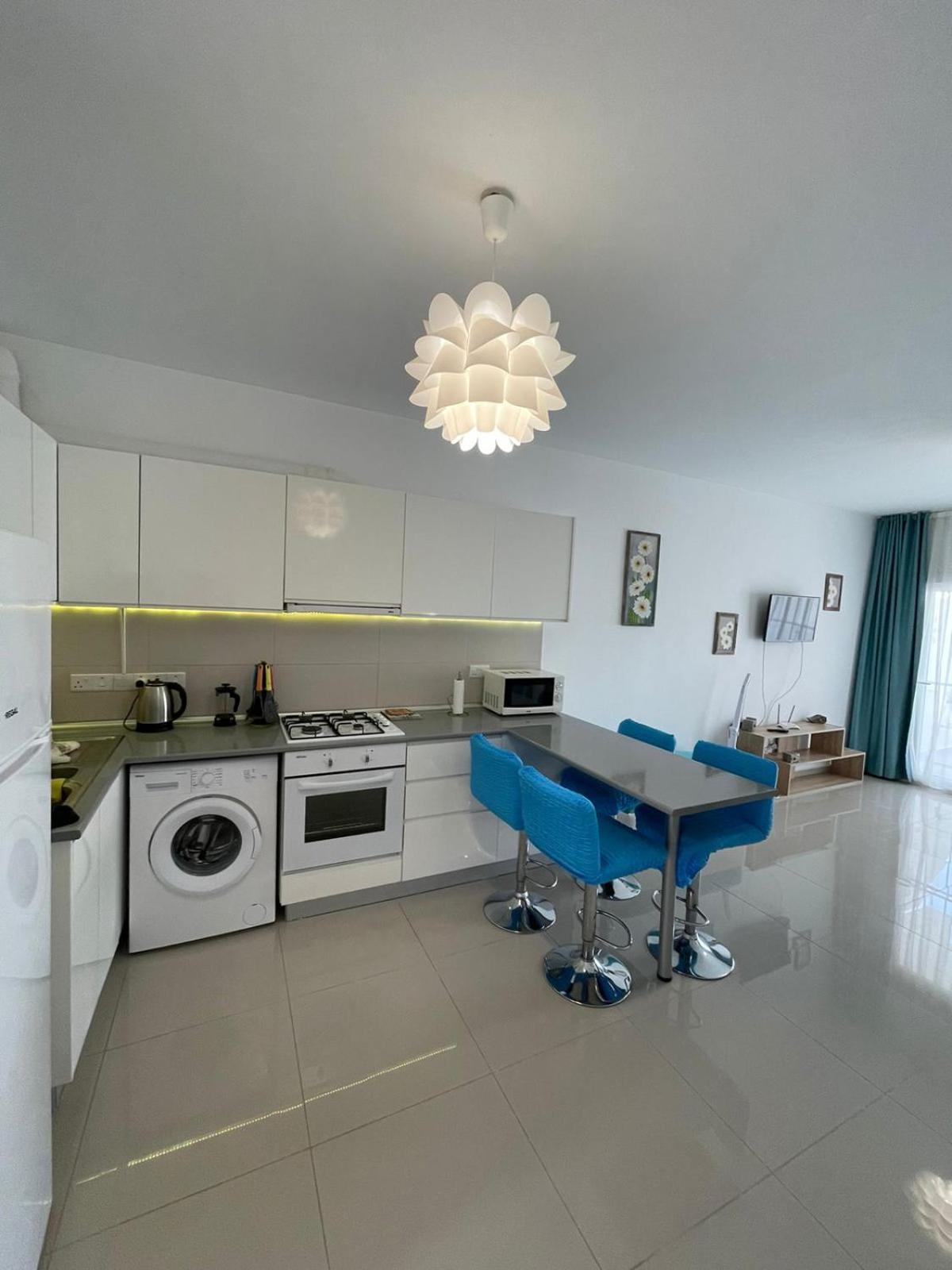 Blue Apartment In 5* Ceasar Resort Trikomo Extérieur photo