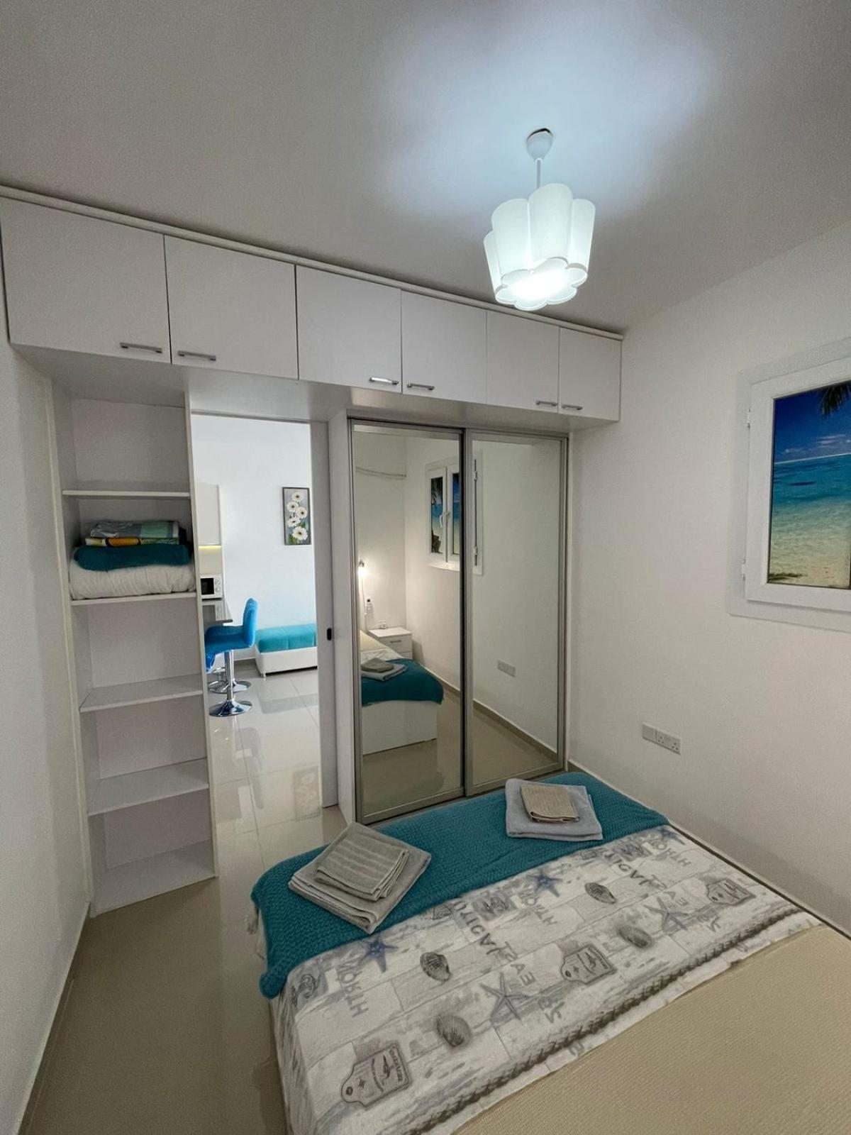 Blue Apartment In 5* Ceasar Resort Trikomo Extérieur photo
